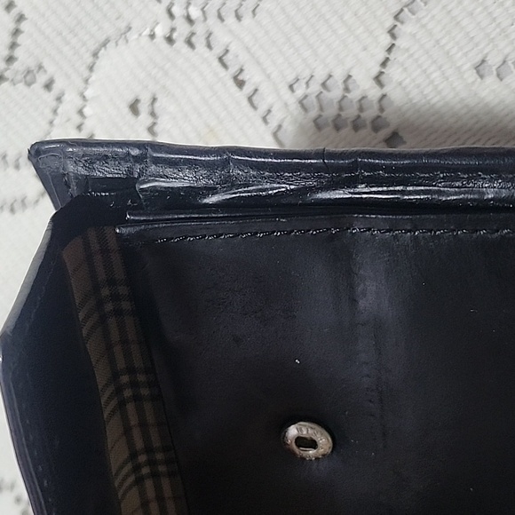 Burberry Black Wallet with Bifold Design and Leather Trim - Picture 8 of 12